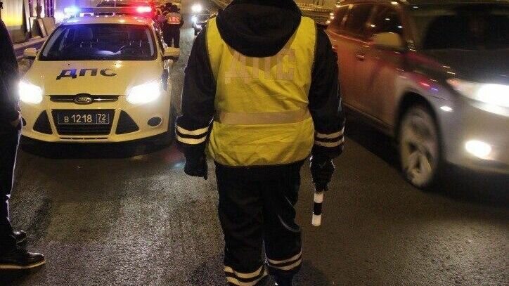     В Тюмени 10 ноября к 17:36 наблюдаются пробки в 8 баллов. По данным 2ГИС, на улицах Луначарского и Чернышевского не работают светофоры. Здесь работают регулировщики. Серьёзных аварий в городе не наблюдается.