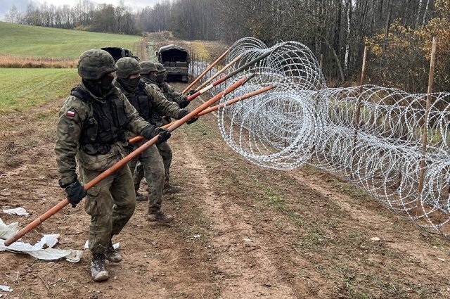    Зачем Польша строит забор на границе с Россией?