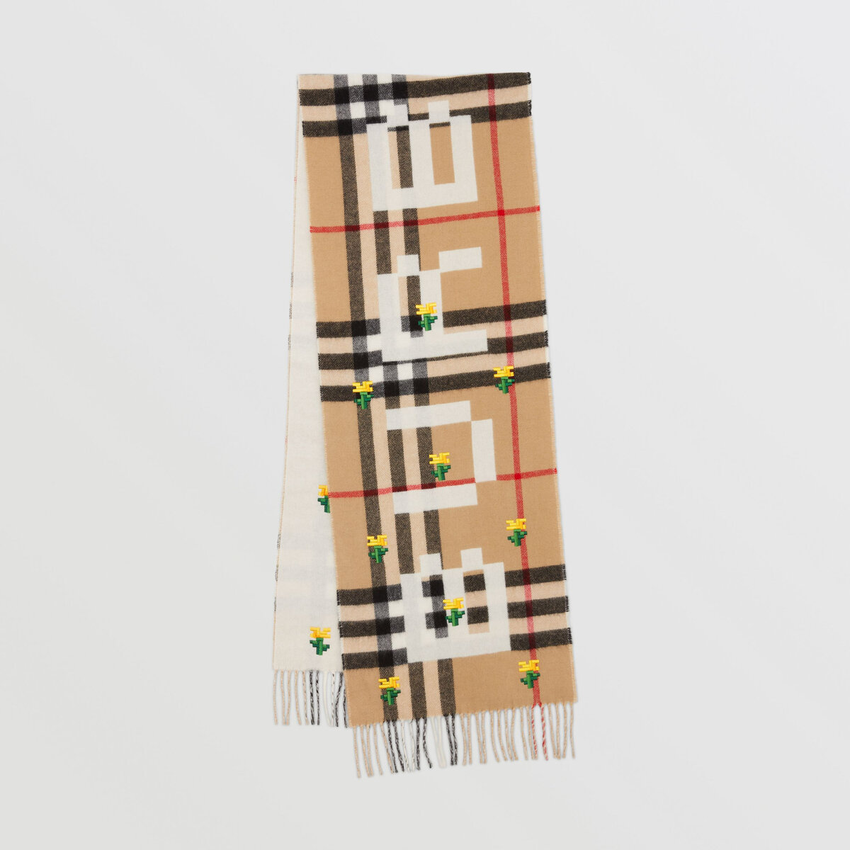 Откроет этот список самый интересный (по моему мнению)- шарф. Все как обычно, узнаваемая клетка Burberry и кашемир. Уникальным этот шарф делает надпись "Burberry" в стилистике игры, украшенная желтыми цветками, которые встречаются и в других айтемах коллекции (видимо они стали ее символом ). Не самый высокий ценник в 550$ делает его еще более желанным к покупке, но заслуженный sold out не может не огорчить.