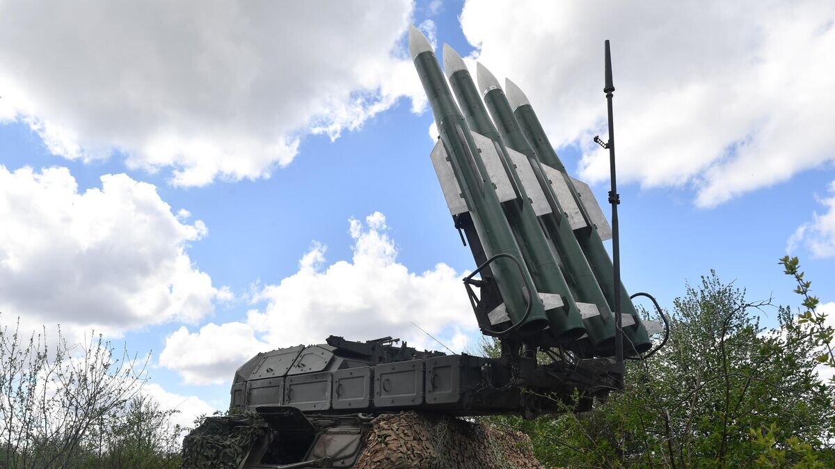    Зенитный ракетный комплекс (ЗРК) "Бук-МЗ" Вооруженных сил России работает на Харьковском направлении специальной военной операции на Украине© РИА Новости