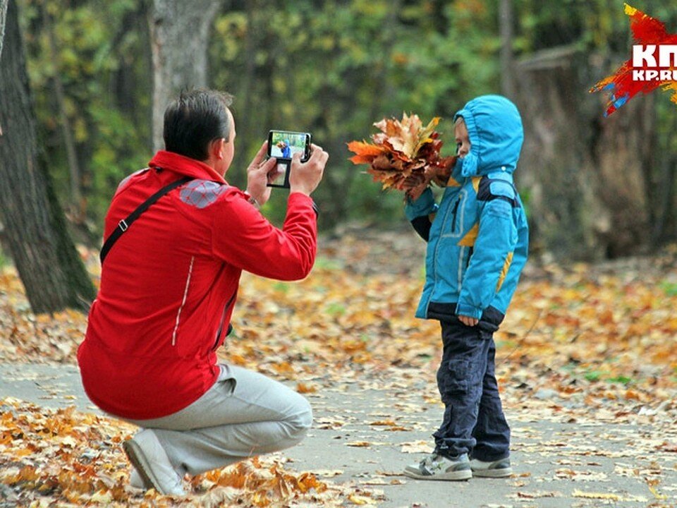     13 ноября в Беларуси теплый день. Лучше всего провести его с близкими на свежем воздухе. Тимур ШАРИПКУЛОВ