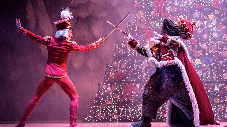 Сцена из спектакля "Щелкунчик". Фото из Интернета.