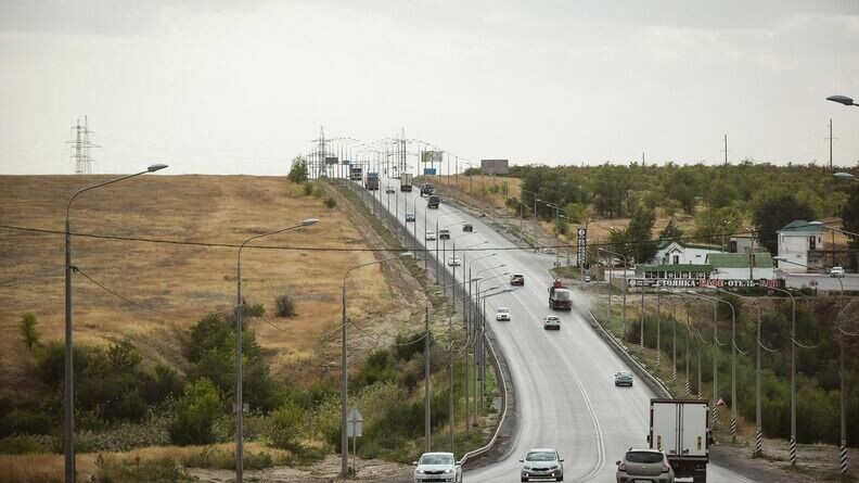     Петербуржец во время путешествия по республике увидел на дороге обессилевшую гагару. В операции по спасению птицы приняли участие полицейские Пудожского района. Видео с ее участием появилось в паблике МВД Карелии.
