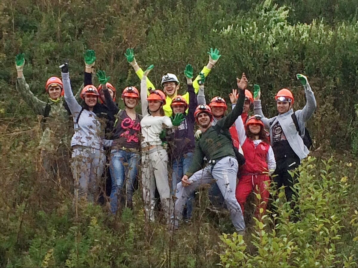 12 друзей проводника по пещерам