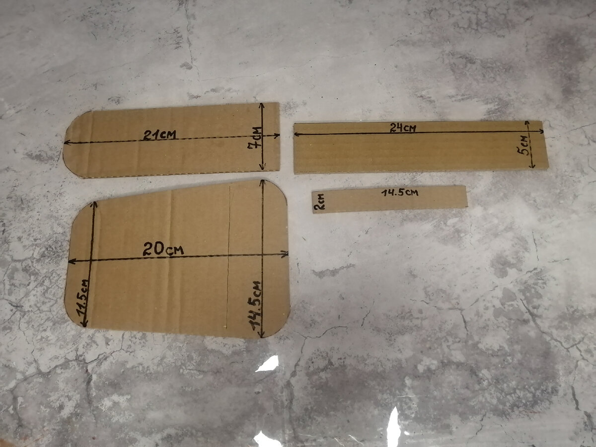 Вырезала из толстого гофрокартона (6мм) детали для подставки
