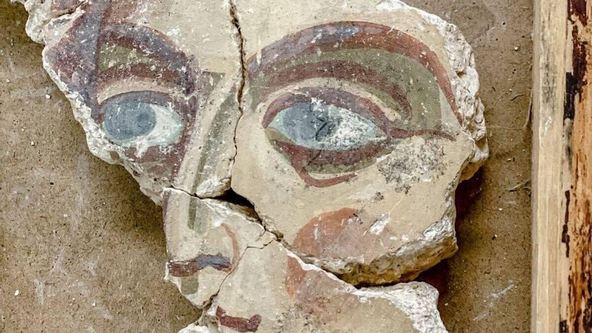    В Центре реставрации монументальной живописи Новгородского музея-заповедника продолжается работа по подборке фрагментов живописи церкви Благовещения на Городище© Фото : предоставлено пресс-службой Министерства культуры РФ