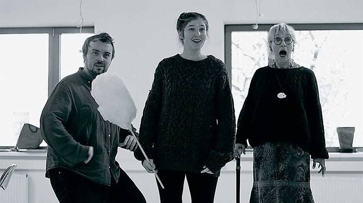    «СОВРЕМЕННИК» В спектакле заняты Даниил Попов, Константин Мирошников, Анастасия Кутявина, Варвара Феофанова и другие актеры