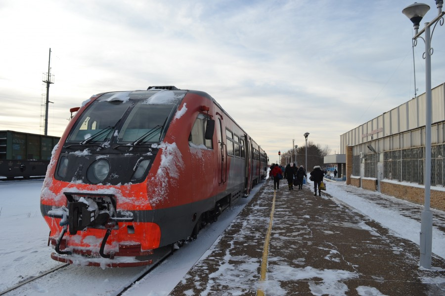 Пригородный поезд. Электричка Челны Нижнекамск. Пригородный поезд Ижевск Нижнекамск. Электричка Набережные Челны Ижевск.