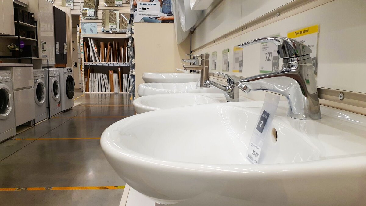 Раковины в торговом зале