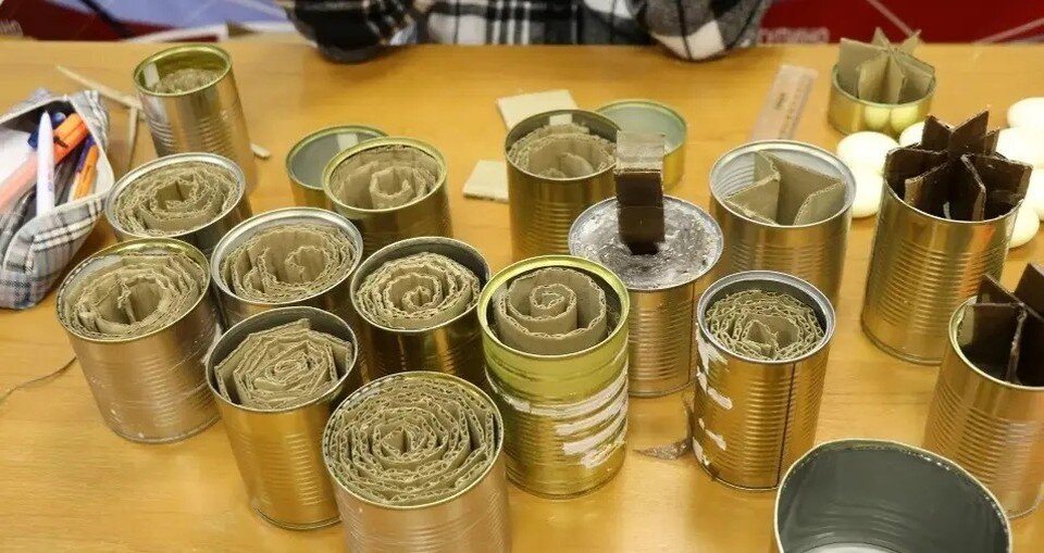     Оренбуржцы могут оказать помощь и принести в пункты приема свечи и банки. Фото: соцсети волонтерского движения