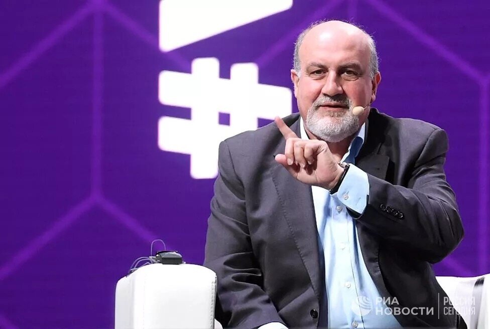 Изображение 1. Нассим Талеб. Источник: https://cdnn21.img.ria.ru/images/07e4/04/12/1570244319_0:1:976:551_600×0_80_0_0_106dd85b215f17dd8460a9b95a771397.jpg.webp