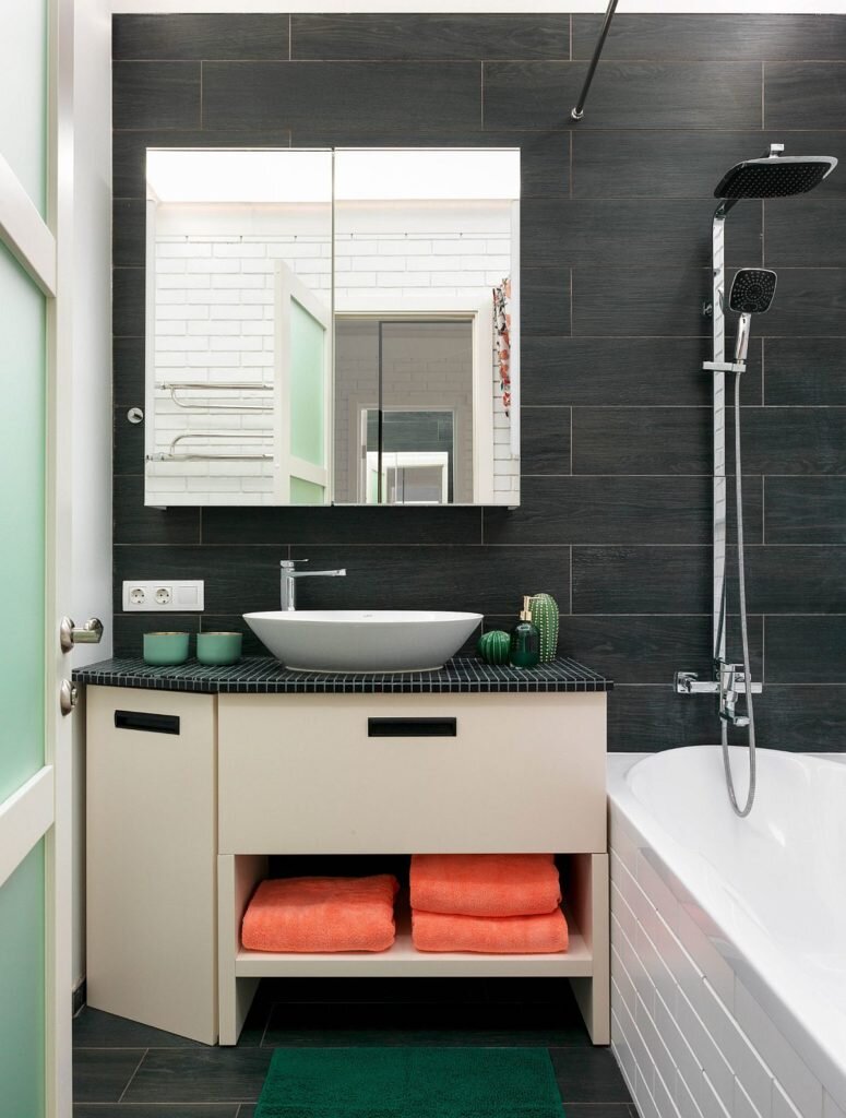 Из маленькой двушки сделали трёшку. Впечатляющее обустройство площади 43 кв.м.