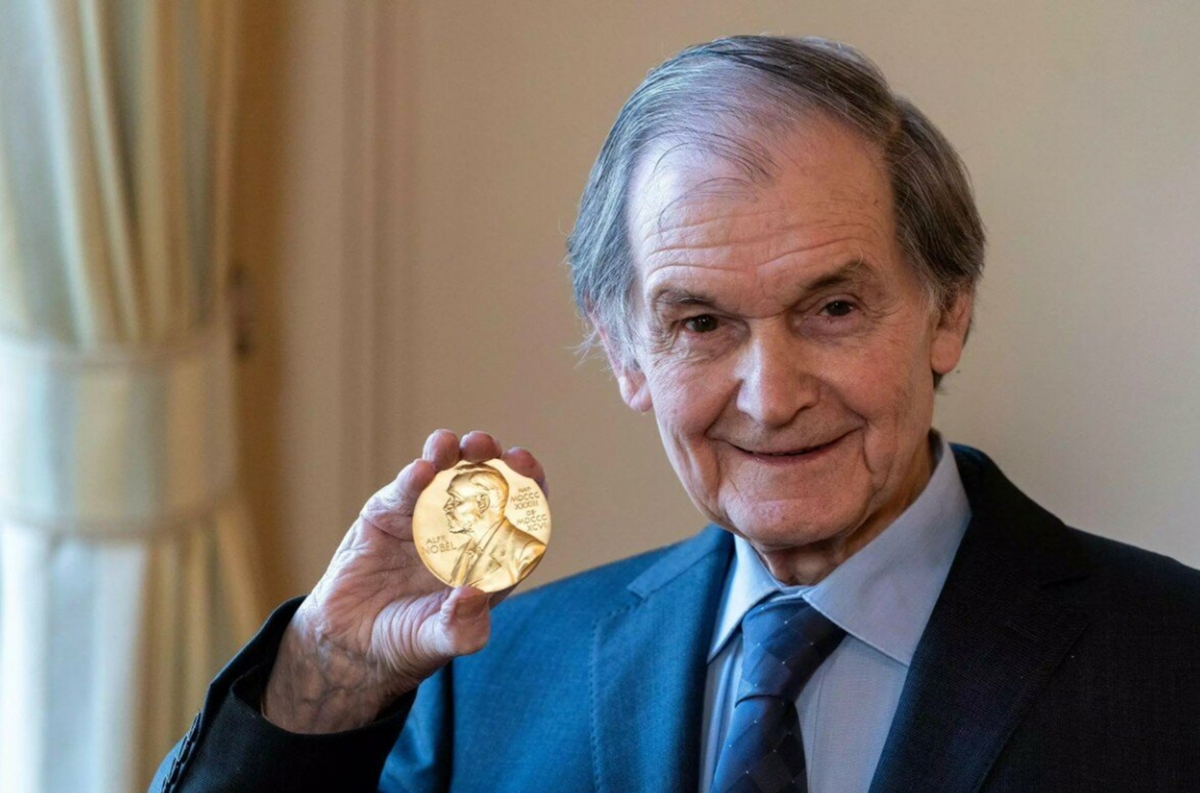 Роджер Пенроуз. Пенроуз Нобелевская премия. Sir Roger Penrose. Роджер Сперри Нобелевская премия.