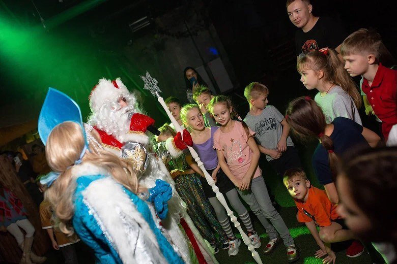 Наши джунгли полны тайн и загадок, недавно нас посетили главные герои, без которых немыслим Новый год 🎁  Но пришли они не одни, а захватили с собой символ года - милого кролика 🥳