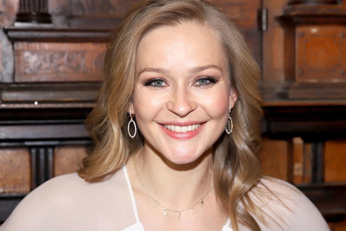     «Оленя не будет, но есть снегирь»: Юлия Пересильд рассказала, как встретит Новый год