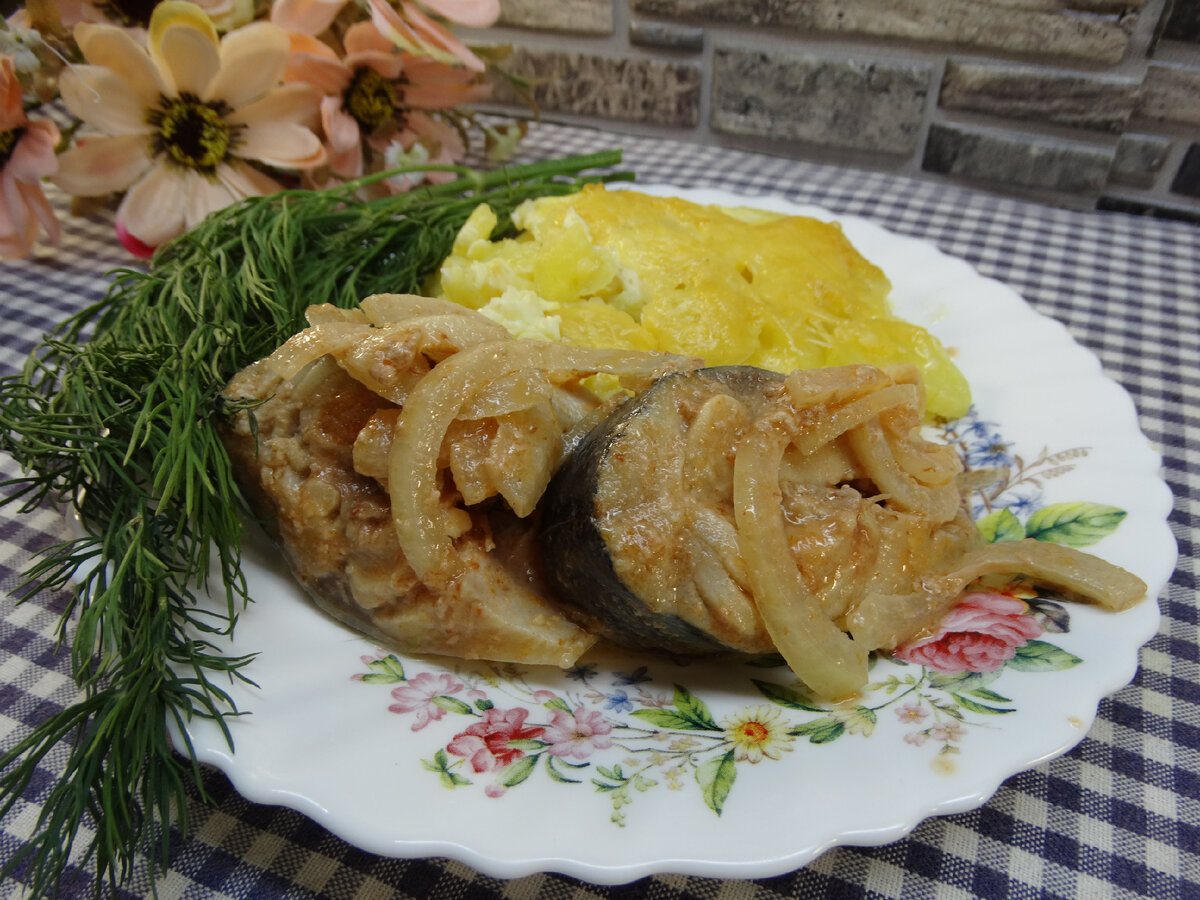 Скумбрия в банке маринованная с луком