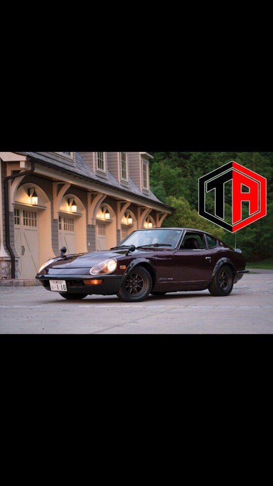 1972 Nissan Fairlady 240ZG 
Двигатель: 2.4 R6 L24
Мощность: 150 л.с. при 5 600 об/мин
Крутящий момент: 206 Нм при 4 400 об/мин
Трансмиссия: Механика 5 ступ. 
Макс. скорость: 200 км/ч 
Разгон до сотни: 8.2 сек 
Привод: Задний 
Масса: 1010 кг 

Годы выпуска: '1971–73
Ориентировочная стоимость данного лота: $60 000 - $80 000 

Nissan S30 — спортивный автомобиль производился компанией Nissan Motors в Японии с 1969 по 1978. На японском рынке представлен под названием Fairlady Z, на других рынках под названиями Datsun 240z, а затем Datsun 260z и Datsun 280z. 

S30 была разработана командой под руководством Йосихико Мацуо (Yoshihiko Matsuo), главой Nissan’s Sports Car Styling Studio. HLS30 — обозначение для модели с левым рулем, а HS30, соответственно, с правым.