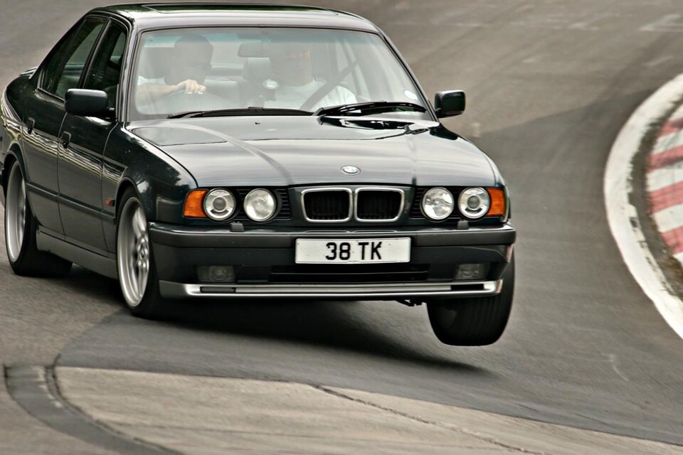 BMW E34 — модификация кузова BMW пятой серии, который выпускался с 1988 по 1996 год включительно. Всего было выпущено 1 333 412 автомобилей, из них 124 656 универсалов. Автомобиль был выдержан в стиле традиционного BMW, но в то же время содержал в себе современные технологии. Он был также оснащён автоматическим контролем устойчивости (ASC) или тяги (ASC + T). 