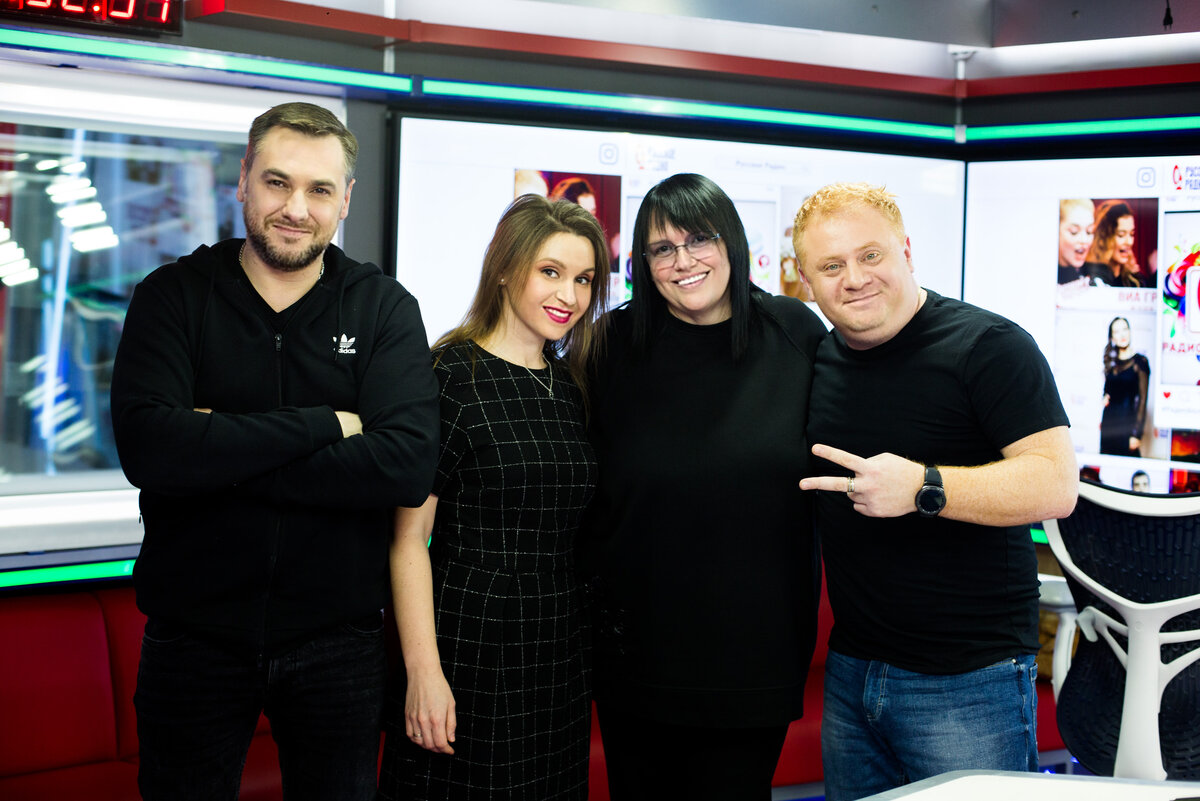 Ведущие утреннего шоу Русские Перцы и Алла Духов