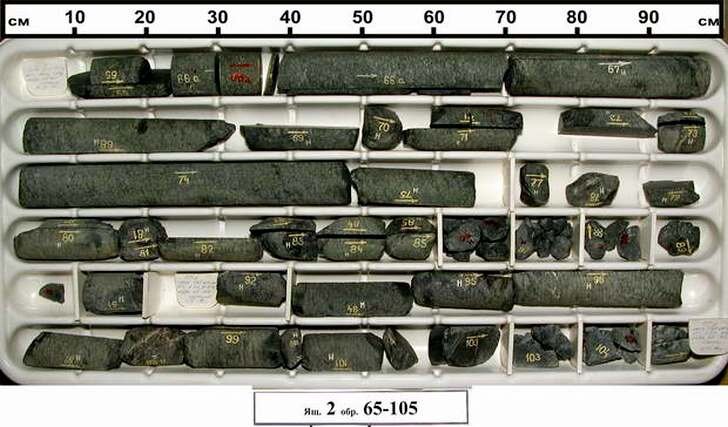 Добытый керн из сверхглубокой скважины. На данный момент хранится в городе Ярославль. 