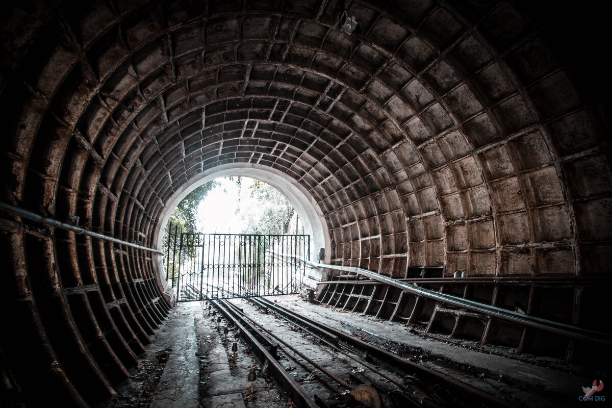 Заброшенное метро. Заброшенный туннель метро 2033. Заброшенные тоннели Московского метро. Заброшенный тоннель Борисово. Заброшенный тоннель метро Борисово.