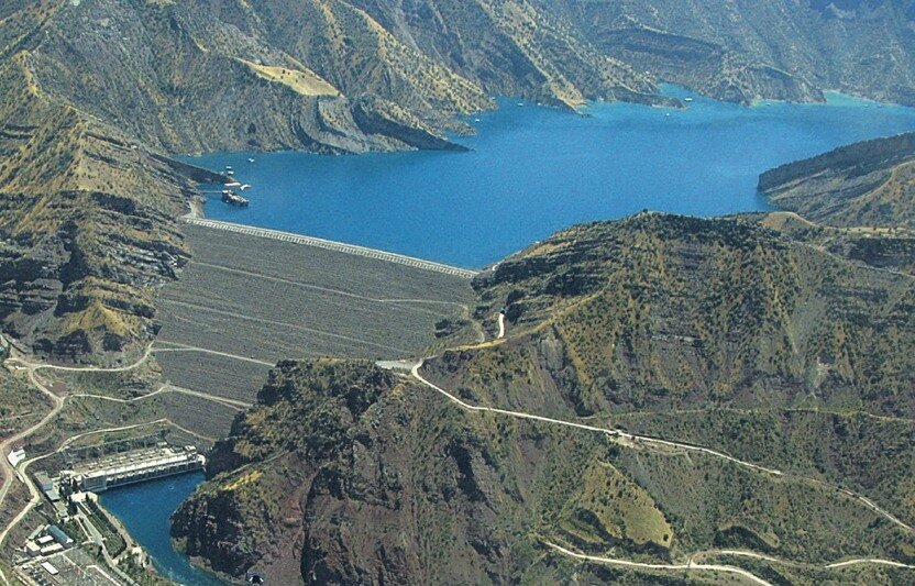 Нурекская ГЭС. Фото: с сайта bigenc.ru