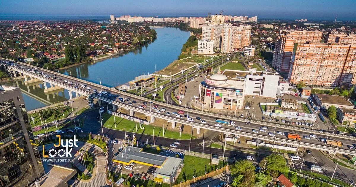 Тургеневский мост. Справа Краснодар, слева Республика Адыгея. Фото с просторов интернета
