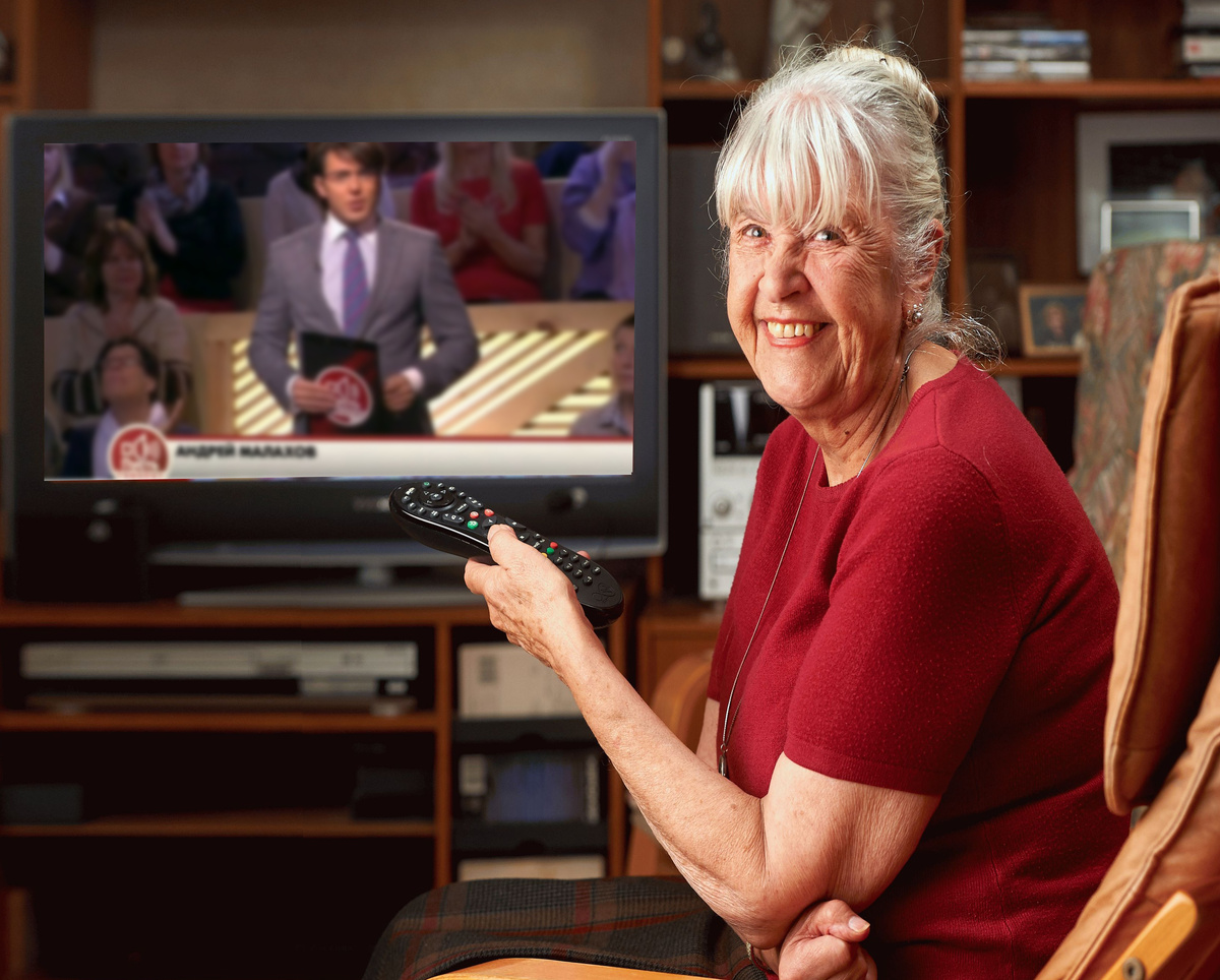 Смотреть телевизор пожилым людям не рекомендуется