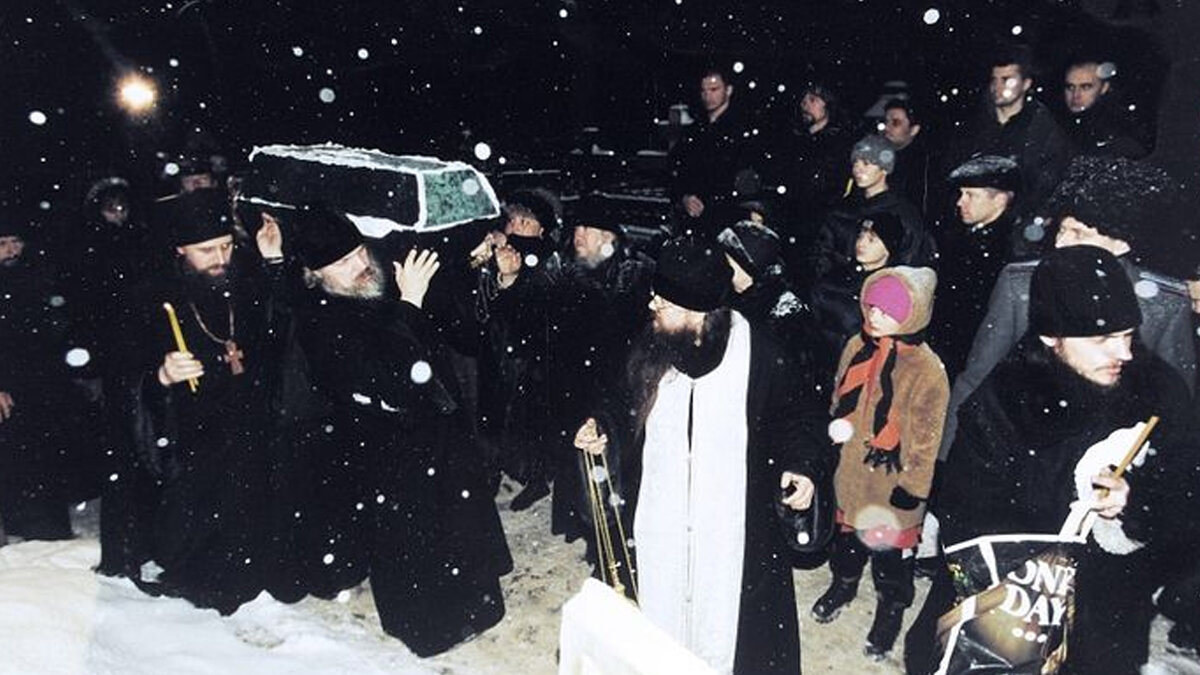 Обретение мощей Матроны Московской в 1998 году. Фото: www.pravoslavie.ru
