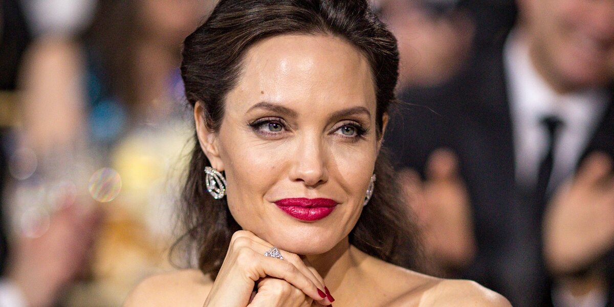 Актриса  Анджелина Джоли не смотря на свой возраст 43 года готова сыграть персонажа супергероя компании Marvel. Знаменитость сыграет одну из главных ролей экранизации комиксов "Вечные".