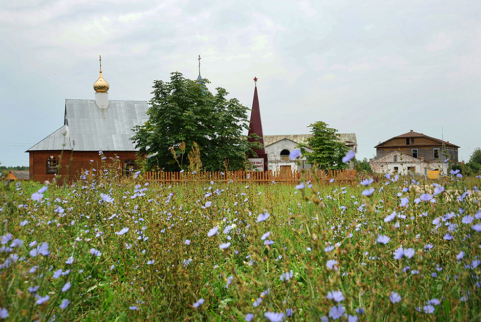 Почему село. Щербатовка Касимовский район. Деревня Щербатовка Касимовский район. Храм Щербатовка. Деревенская площадь.