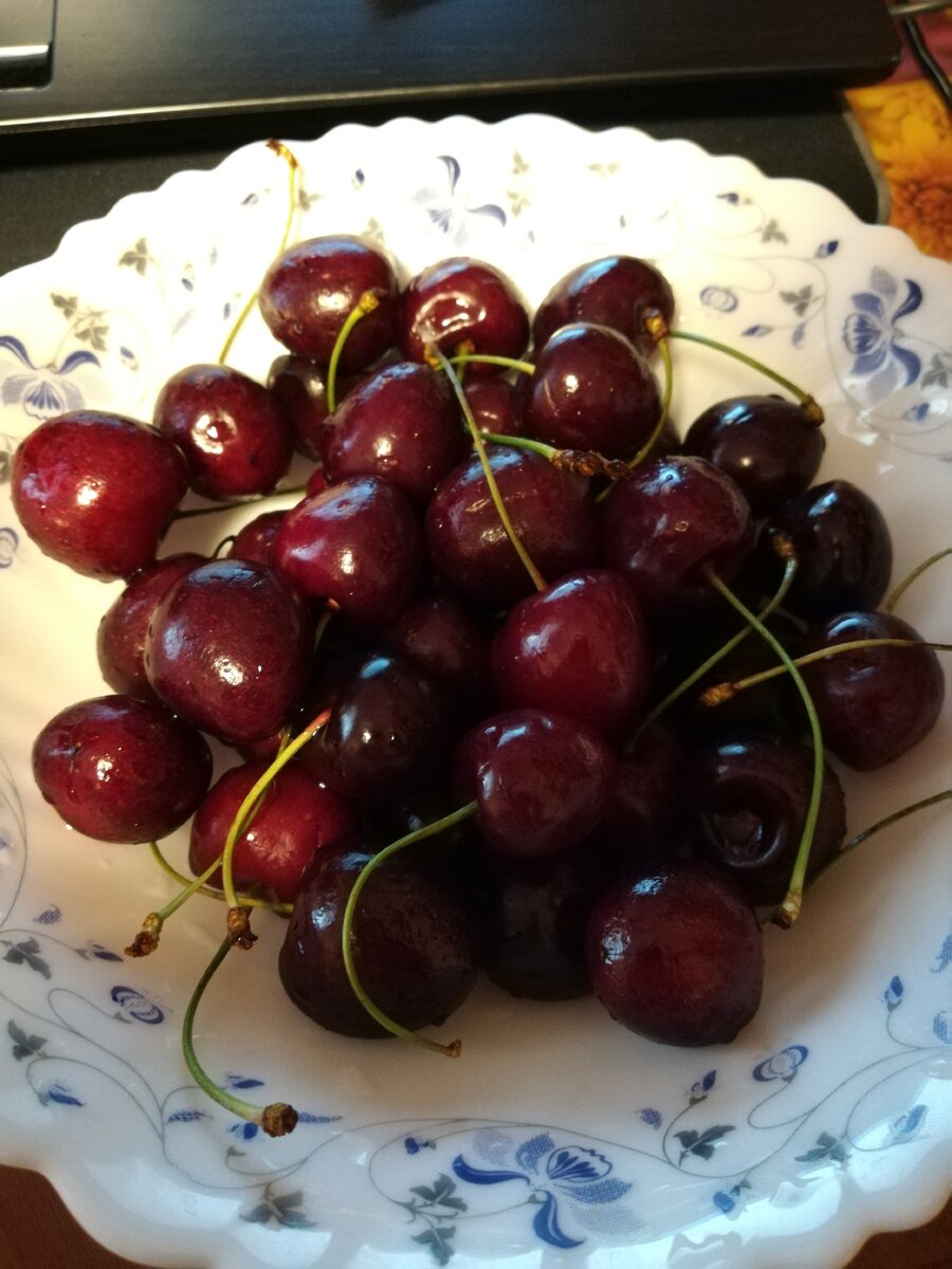 Черешня вот мой источник сахара на сегодня