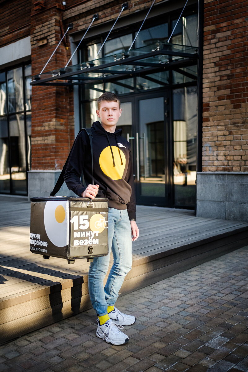 это наш райдер хорошо выглядит (на фото посередине)