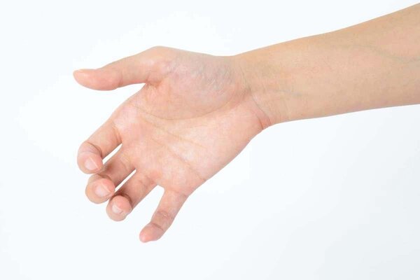 Правильное положение руки для массажа