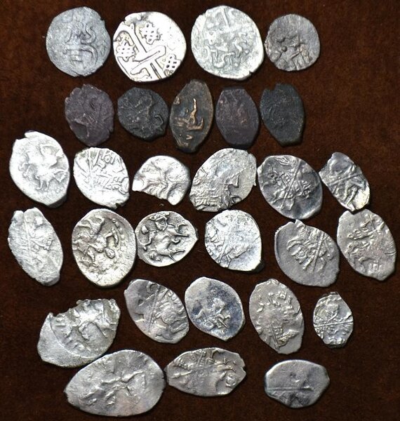 Первые серебряные монеты-чешуйки России