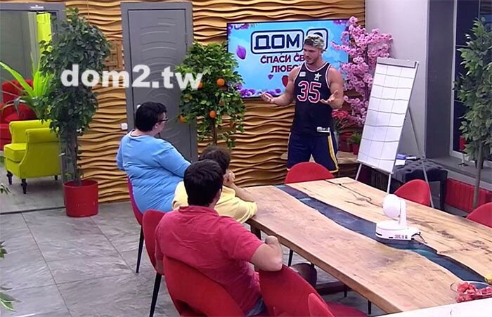 Роман Капаклы посадил Сашу Черно на безбелковую диету