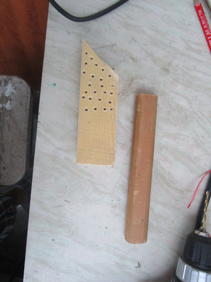 нос спилен чтобы лучше собирать мусор и чтобы не оставался на столе.