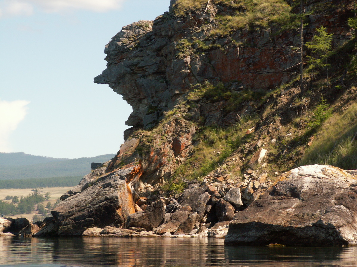 Остров Ольхон, озеро Байкал, скала "человечек".