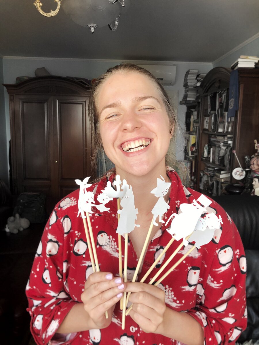 Готовлюсь к мастер-классам по теневому театру. 31 августа, 2019 года. Москва.