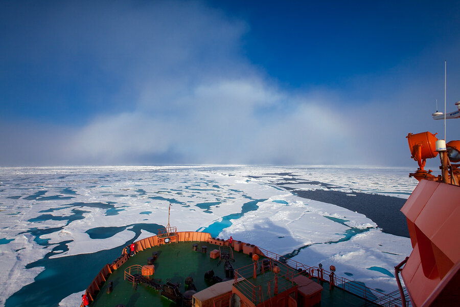 Вид на белую радугу с ледокола "50 лет Победы"