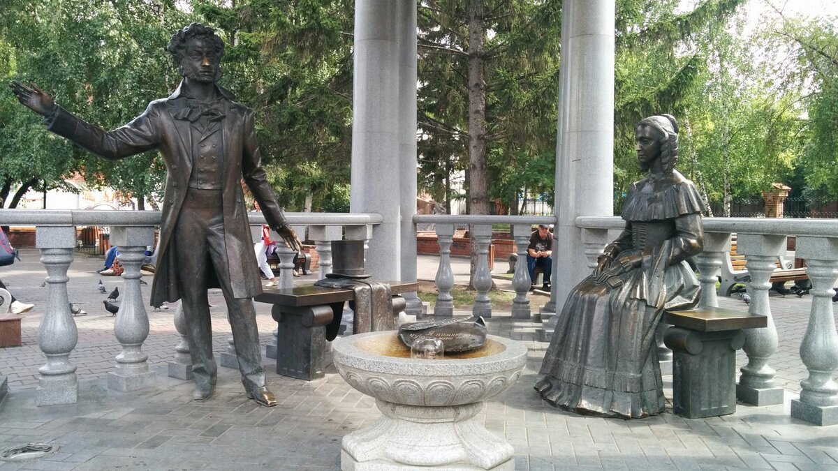 Памятник Пушкину и Гончаровой в Красноярске