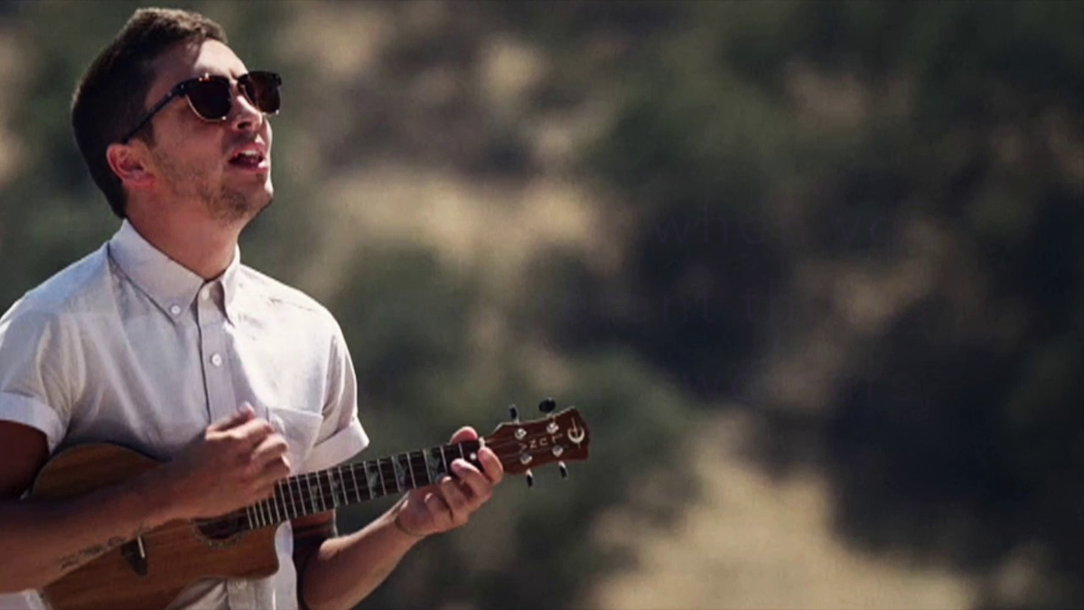 клип на House of Gold