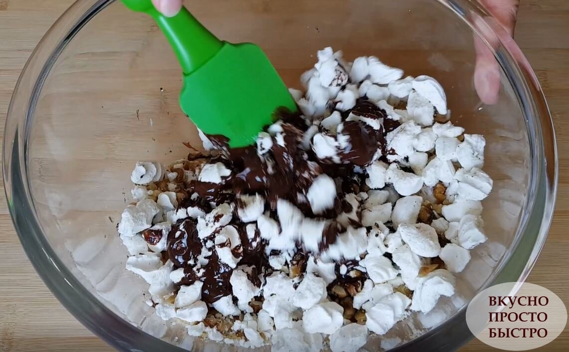 Рецепт на канале Вкусно Просто Быстро – Шоколадный торт по мотивам Киевского торта без выпечки