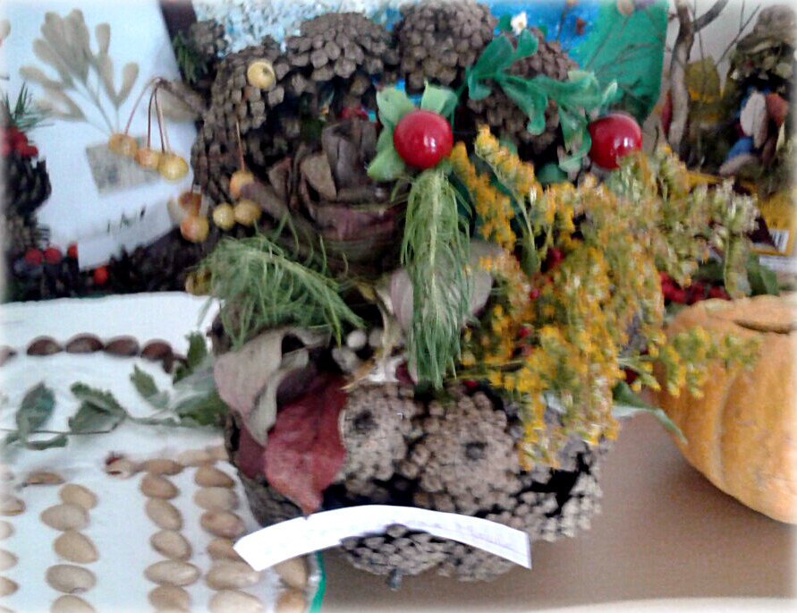 осенние поделки из природных материалов, корзина из шишек