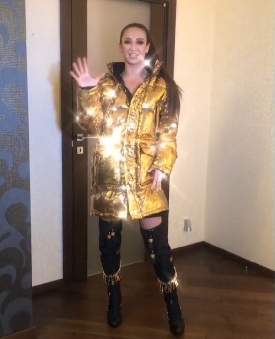 Пуховик от Moschino 80 тыс. рублей