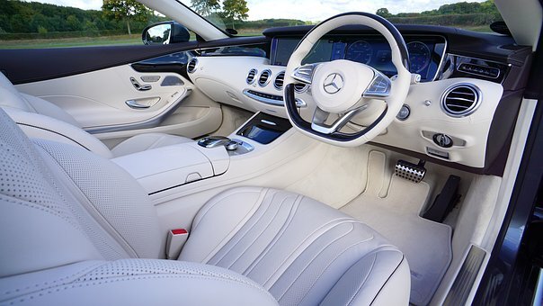 https://cdn.pixabay.com/photo/2016/10/13/14/33/mercedes-1737908__340.jpg