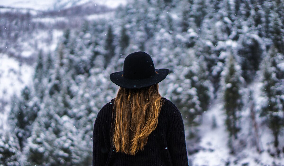 https://pixabay.com/photos/woman-forest-black-hat-jacket-cold-1150111/