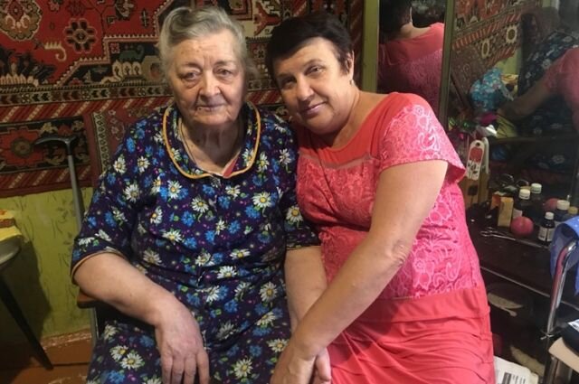 Анна Иноземцева (слева) и Ольга Баранова стали родными людьми. © / Арина Сарычева / АиФ