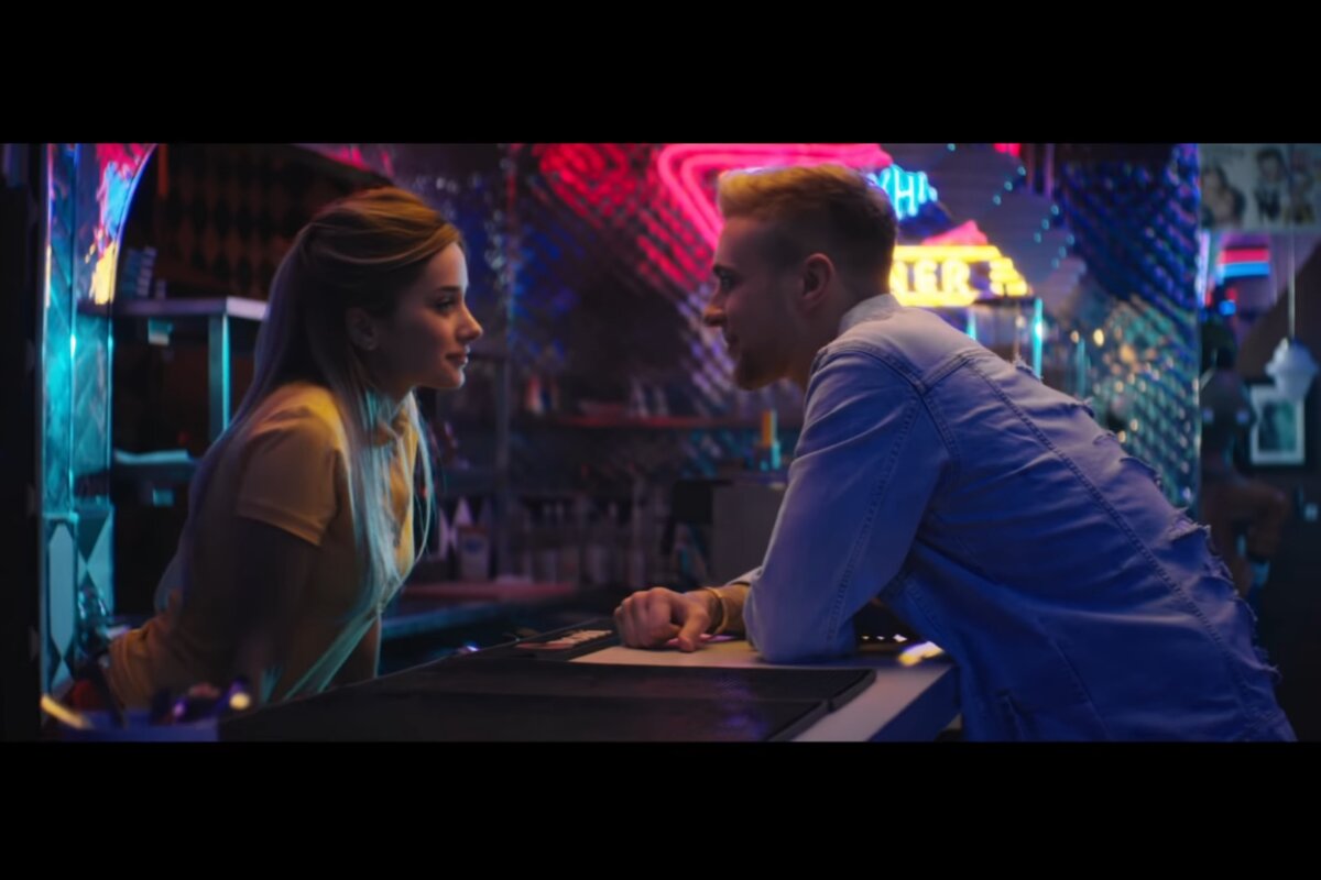 Кадр из клипа "Будильник"