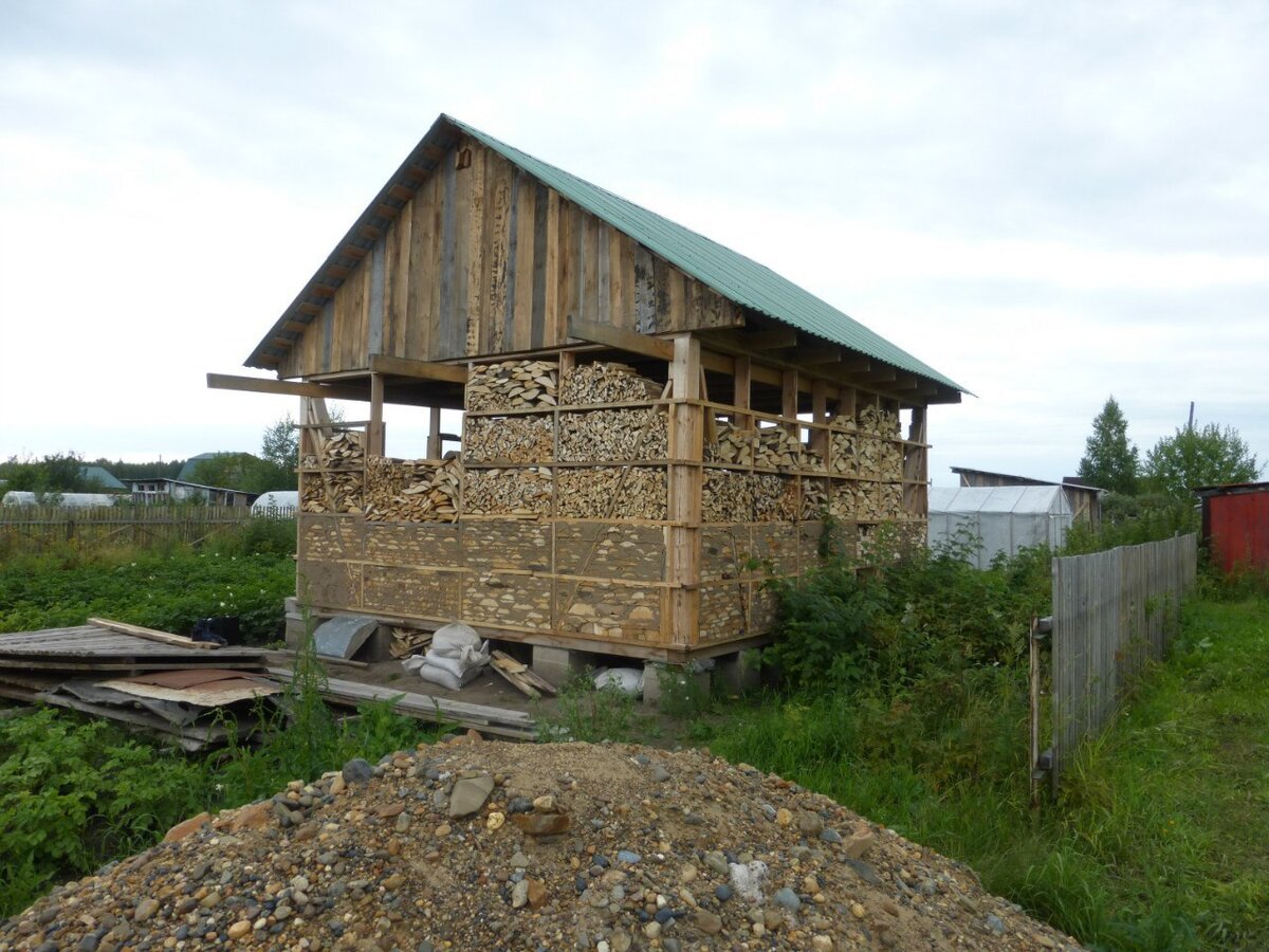 Дом из дров и глины (42 фото)
